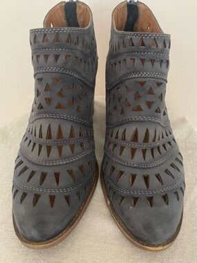 Women’s Söfft Cutout Ankle Boots - Blue/Gray Leather